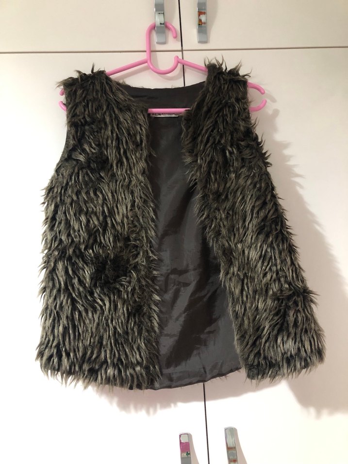 Gri Peluş Detaylı Kadın Yelek - Görsel 2