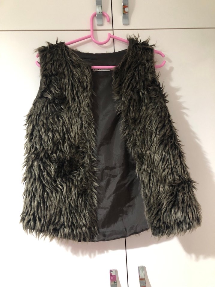 Gri Peluş Detaylı Kadın Yelek - Görsel 3