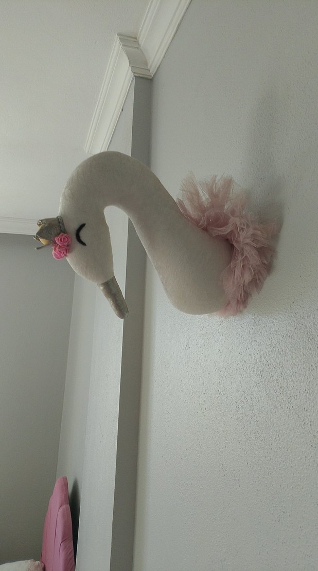 Pembe Peluş Kuğu Duvar Süsü - Görsel 2