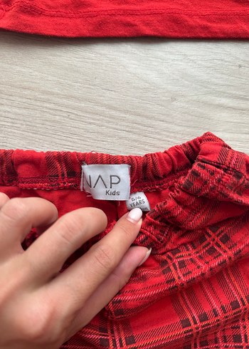 Diğer Kırmızı Pijama Takımı