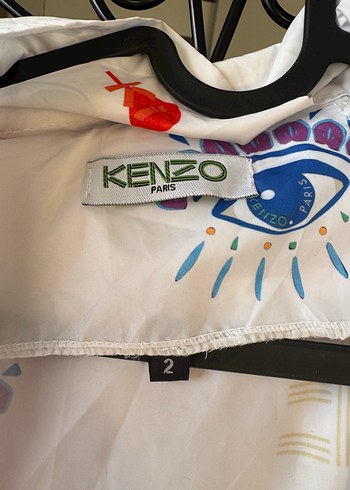 Beyaz Desenli Uzun Kadın Yağmurluk kenzo - Görsel 3