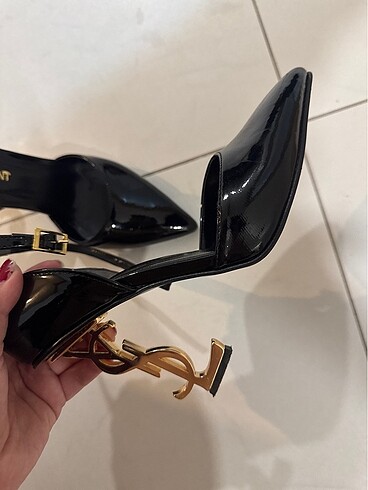Yves Saint Laurent 1 kez giydim