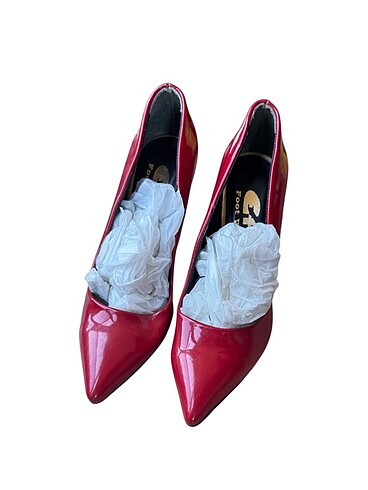 Kırmızı stiletto