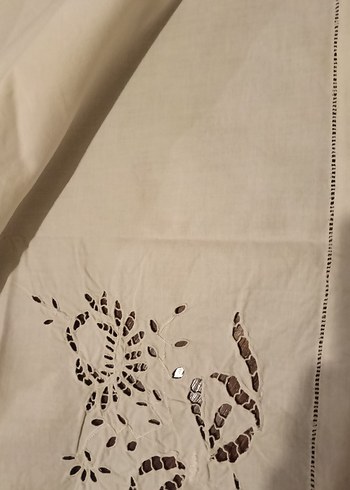 İşlemeli Beyaz Masa Örtüsü - Görsel 2