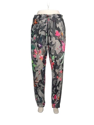 BeBe Kumaş Pantolon %70 İndirimli.