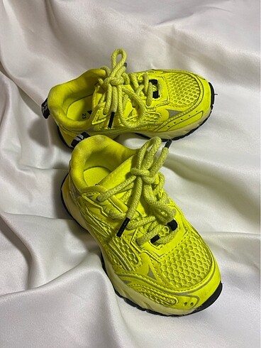 23 Beden Zara spor çocuk ayakkbısı