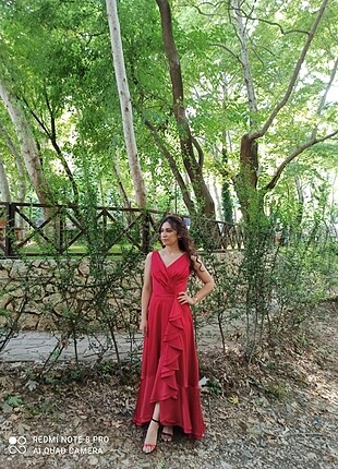 Kırmızı elbise