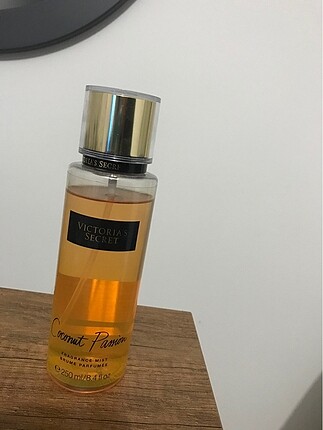 Victoria secret coconut passiona vucüt spreyi