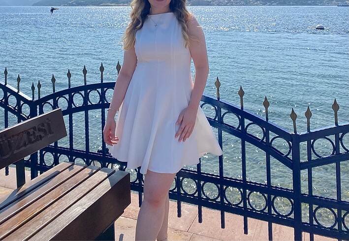 Beyaz elbise