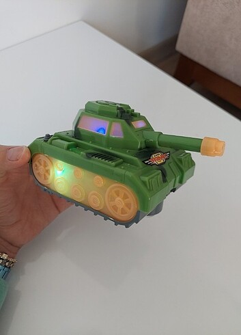 Işıklı sesli hareketli tank 