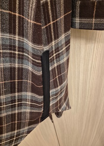 Düğmeli Uzun Kahverengi Ekose Gömlek - Görsel 3