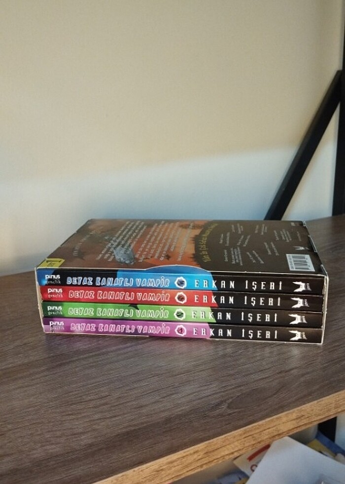 Beyaz Kanatlı Vampir Serisi - Görsel 2