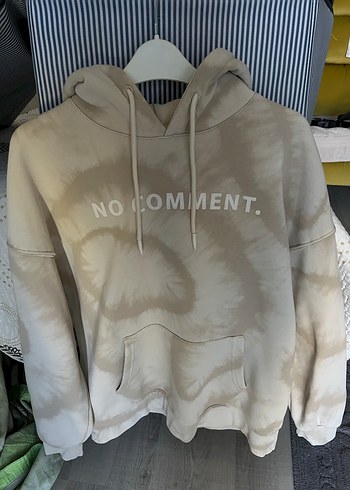 Bej Batik Desenli Kapüşonlu Sweatshirt