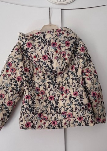 Çiçek Desenli Kapüşonlu Kız Mont - Görsel 2