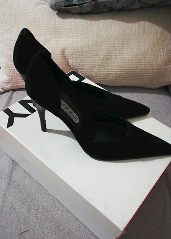 40 Beden Siyah Süet Stiletto Topuklu Ayakkabı canes marka