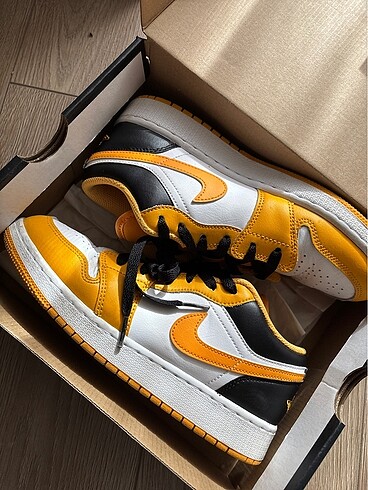 nike air jordan 1 low 23 taxi