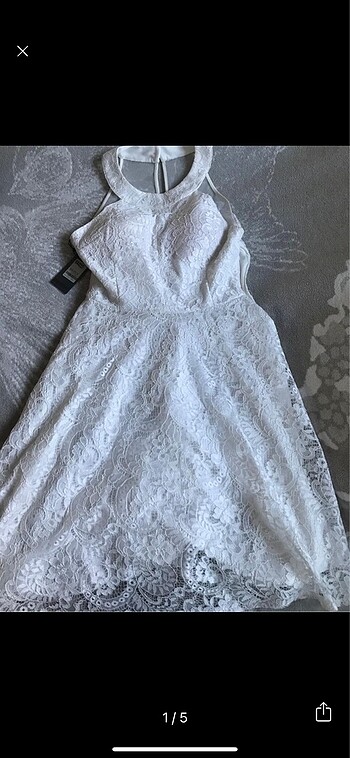 Beyaz Dantelli Elbise