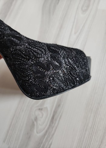 Siyah Dantel Detaylı Yüksek Topuklu Abiye Ayakkabı - Görsel 4