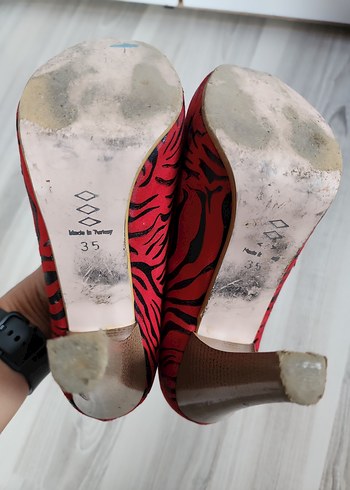 Kırmızı Zebra Desenli Kürklü Topuklu Ayakkabı - Görsel 8