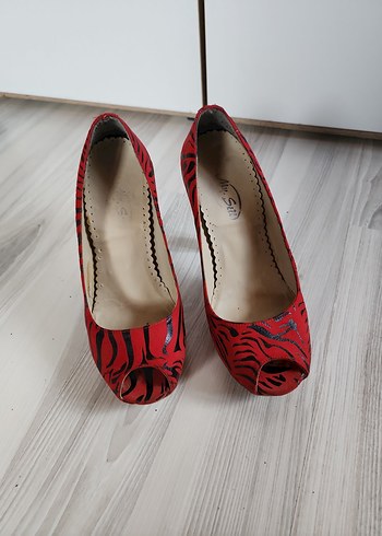 Kırmızı Zebra Desenli Kürklü Topuklu Ayakkabı - Görsel 7