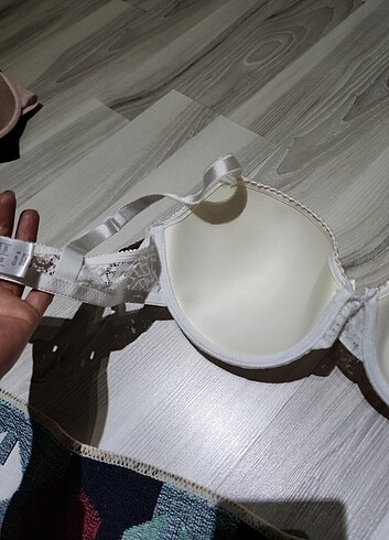 44 Beden beyaz Renk 85E cup