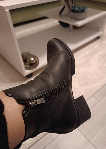 Siyah Deri Tokalı Blok Topuklu Kadın Bot - Görsel 6