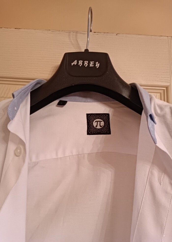 Kol agzı ve yakası mavi manşetli gömlek - Görsel 3