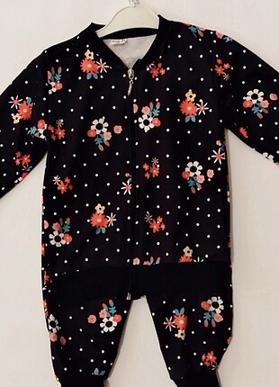 Çicekli Pijama Takımı 4,5,6,7,8 Yaş