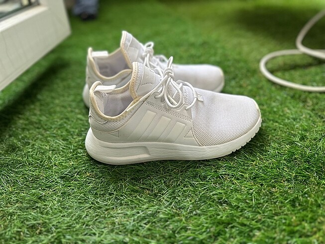 Adidas beyaz kadın ayakkabısı
