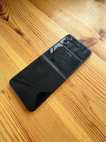 Samsung Galaxy Z Flip 4 TR cihazı