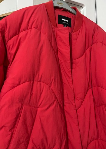 Mavi Marka Kırmızı Kapitone Ceket - Görsel 4
