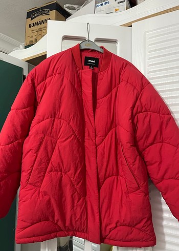 Mavi Marka Kırmızı Kapitone Ceket - Görsel 3