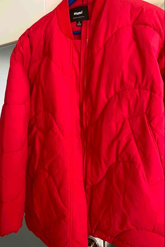 Mavi Marka Kırmızı Kapitone Ceket - Görsel 2