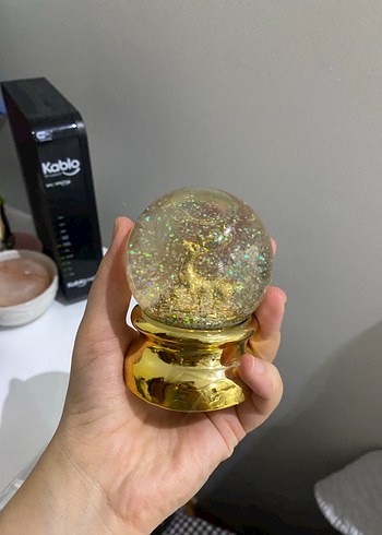 Parlak Altın Renkli Kar Küresi - Görsel 2