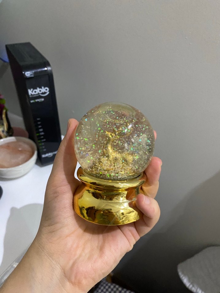 Parlak Altın Renkli Kar Küresi - Görsel 2