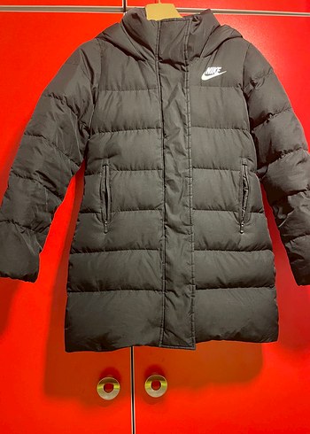 Nike Siyah Kapusonlu Sisme Mont