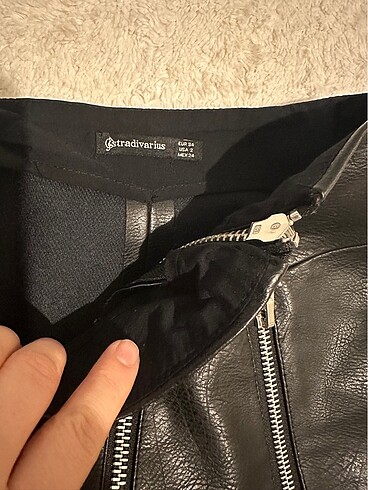 34 Beden Stradivarius siyah deri etek