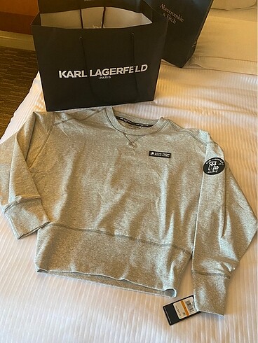 Karl Lagerfeld sweatshirt