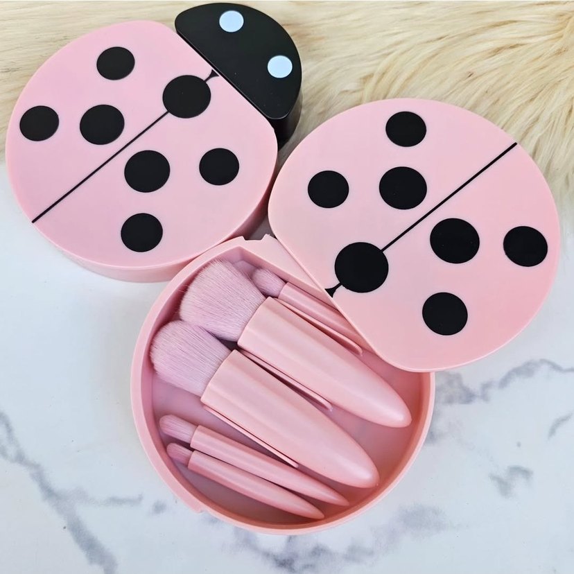 Uğur Böceği Tasarımlı Renkli Makyaj Fırça Seti - Görsel 3