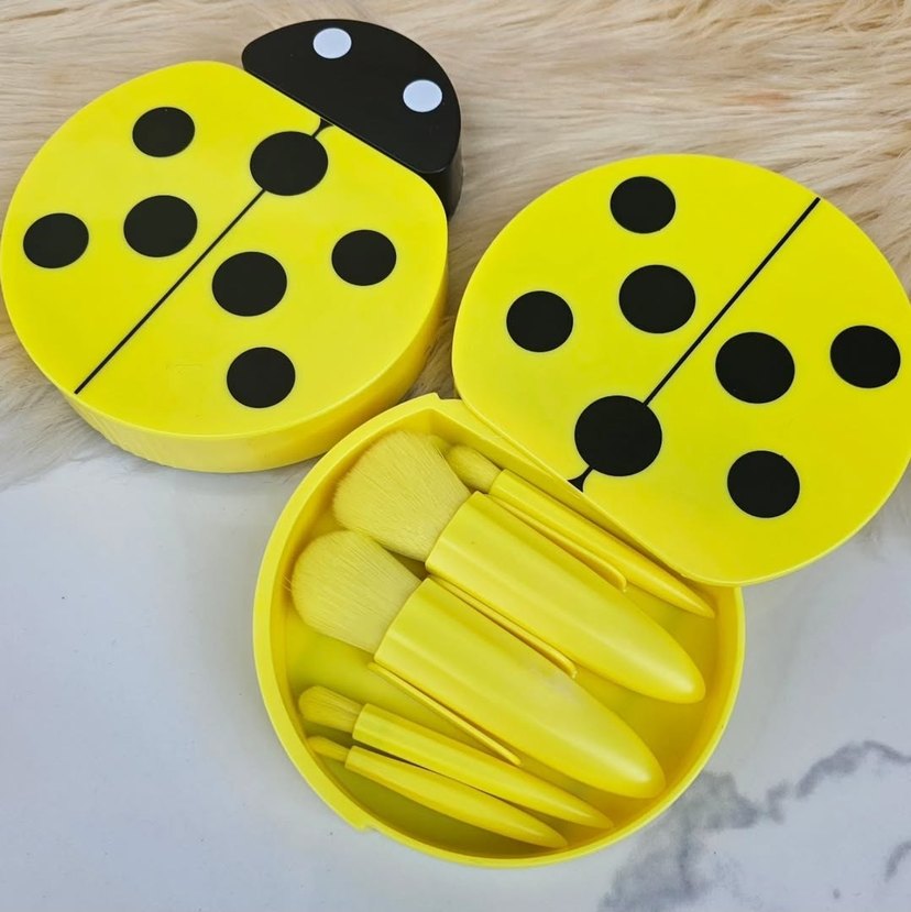 Uğur Böceği Tasarımlı Renkli Makyaj Fırça Seti - Görsel 2