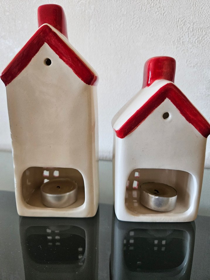 Kırmızı Çatılı Beyaz Ev Biblo Seti - Görsel 2