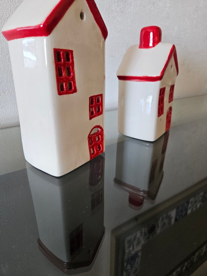 Kırmızı Çatılı Beyaz Ev Biblo Seti - Görsel 3