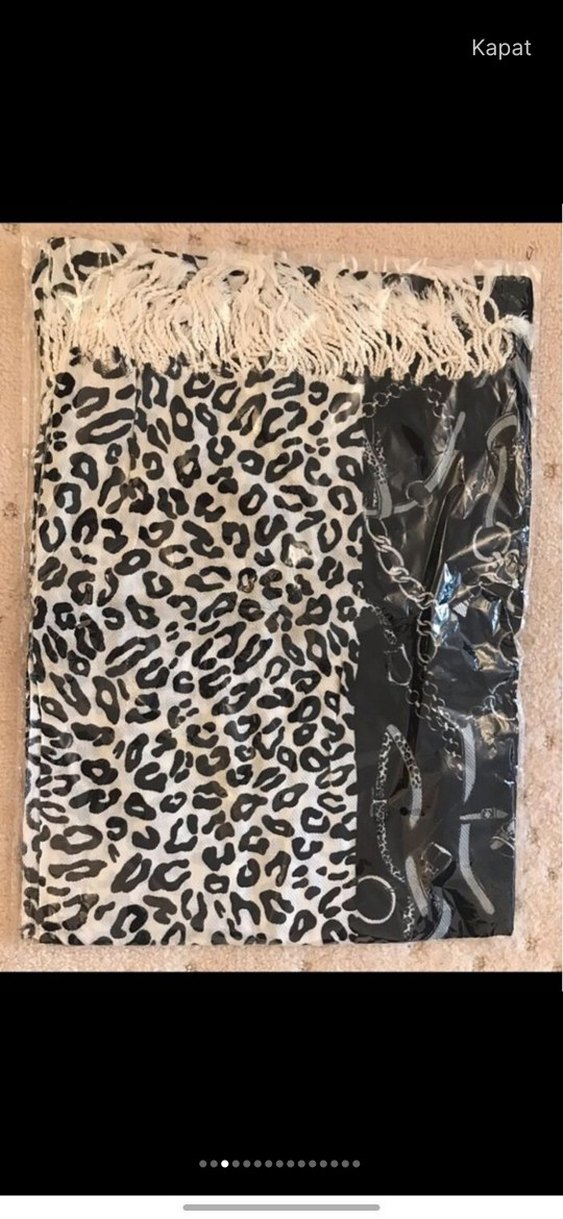 Zincir Detaylı Siyah Kadın Fular - Görsel 2