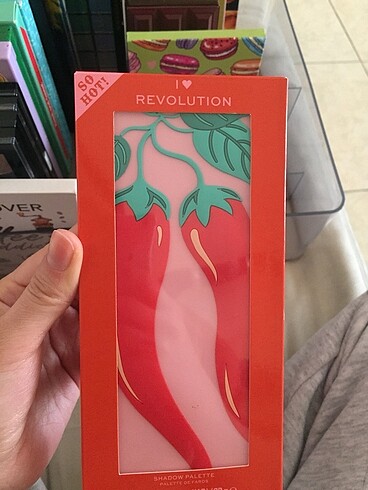 Revolution far paleti
