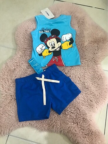 Mickey şortlu takım