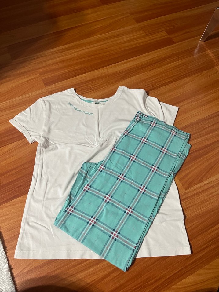 Beyaz Bağlama Desenli Kısa Kollu Rahat Pijama Üstü - Görsel 2