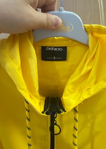 Sarı Kapüşonlu Mini Rüzgarlık Ceket - Görsel 5