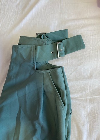 Kadın Yeşil Kemerli Midi Kumaş Pantolon - Görsel 4