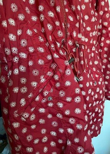 Bordo Desenli Uzun Kollu Midi Yağmurluk - Görsel 9