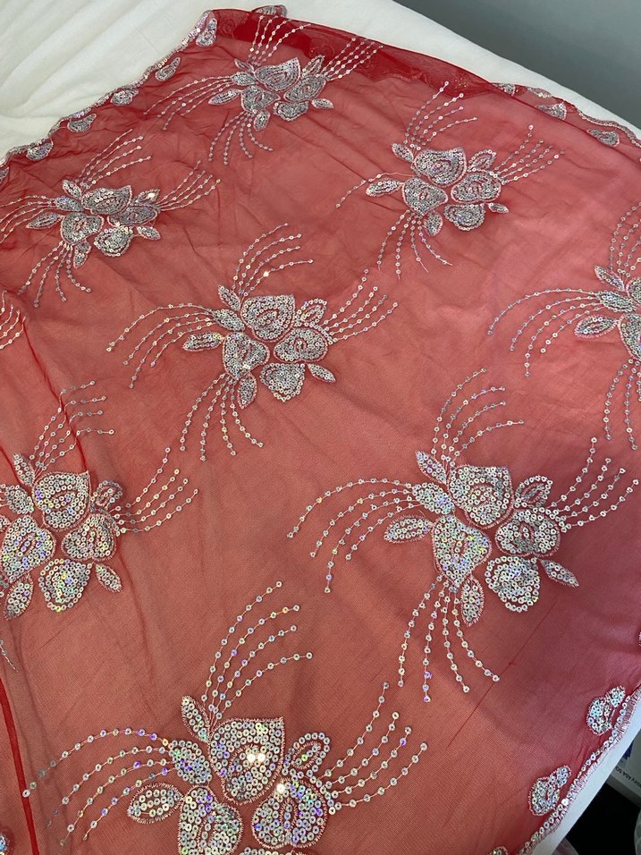 Kırmızı Desenli Kadın Fular - Görsel 3